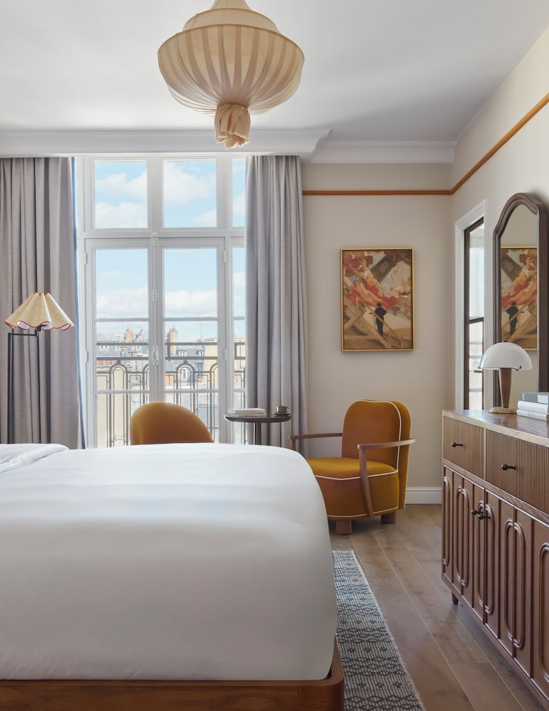 La Chambre - Eiffel Tower View photo 2