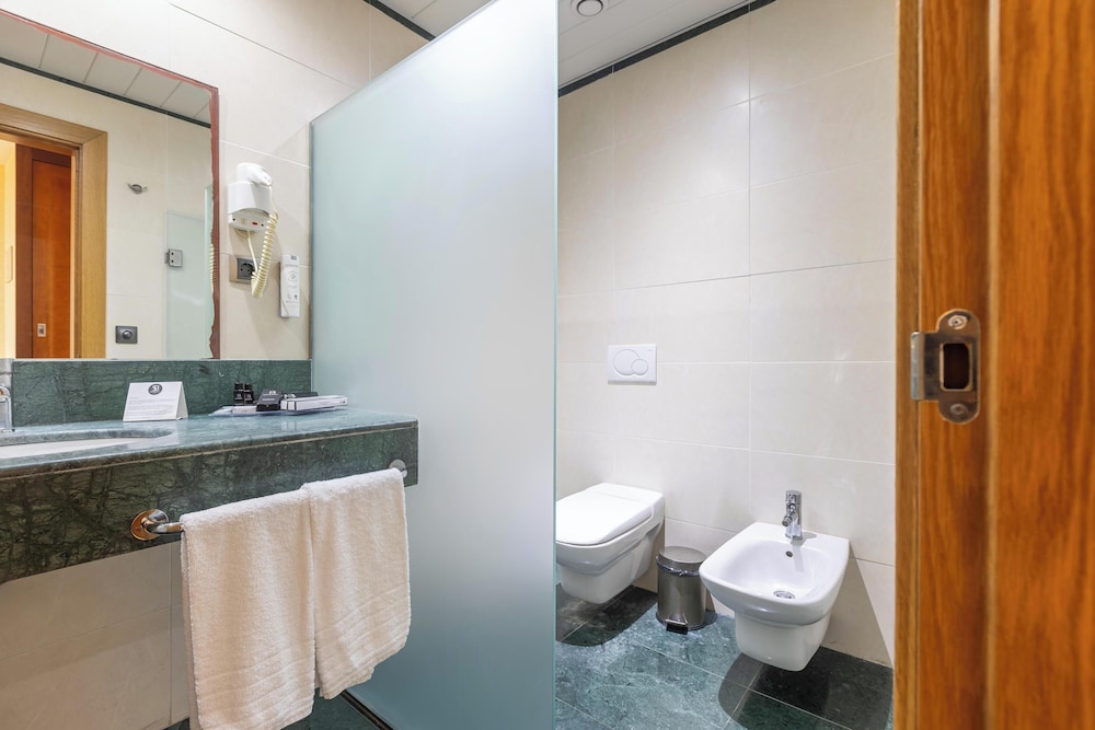 Double Or Twin Room - Photo 8