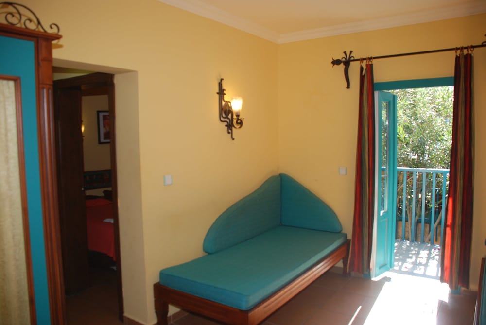 Family Room photo 3