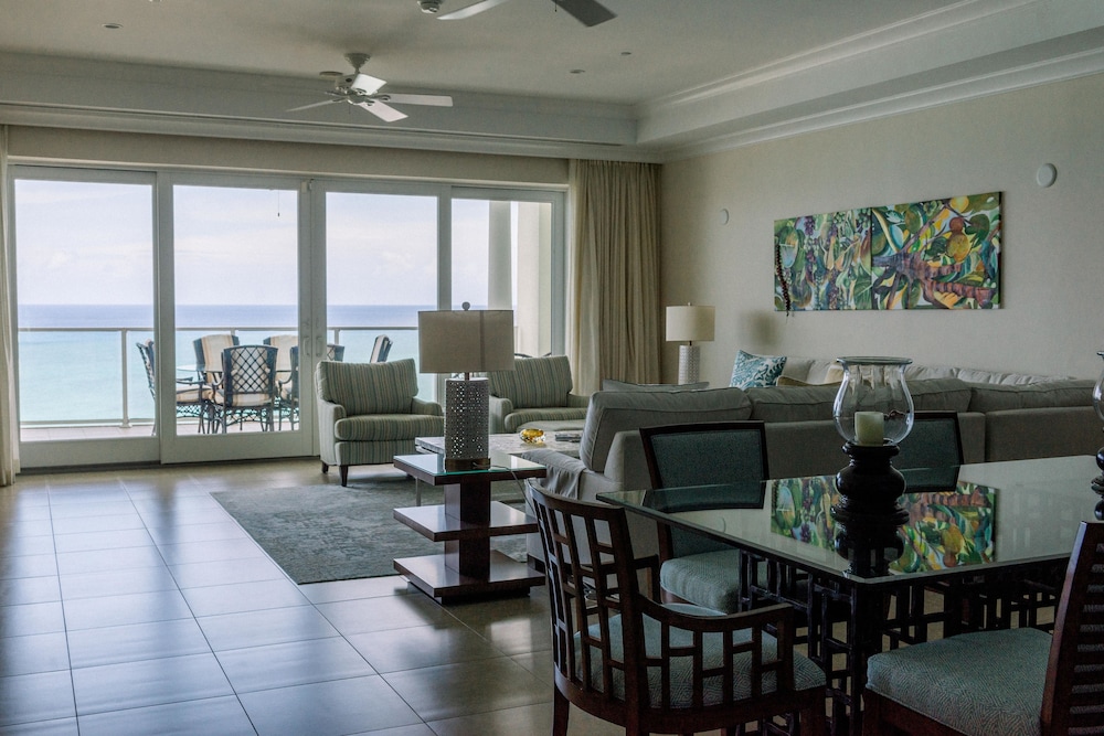 Luxury 3 Bedroom Home, Oceanview photo 1