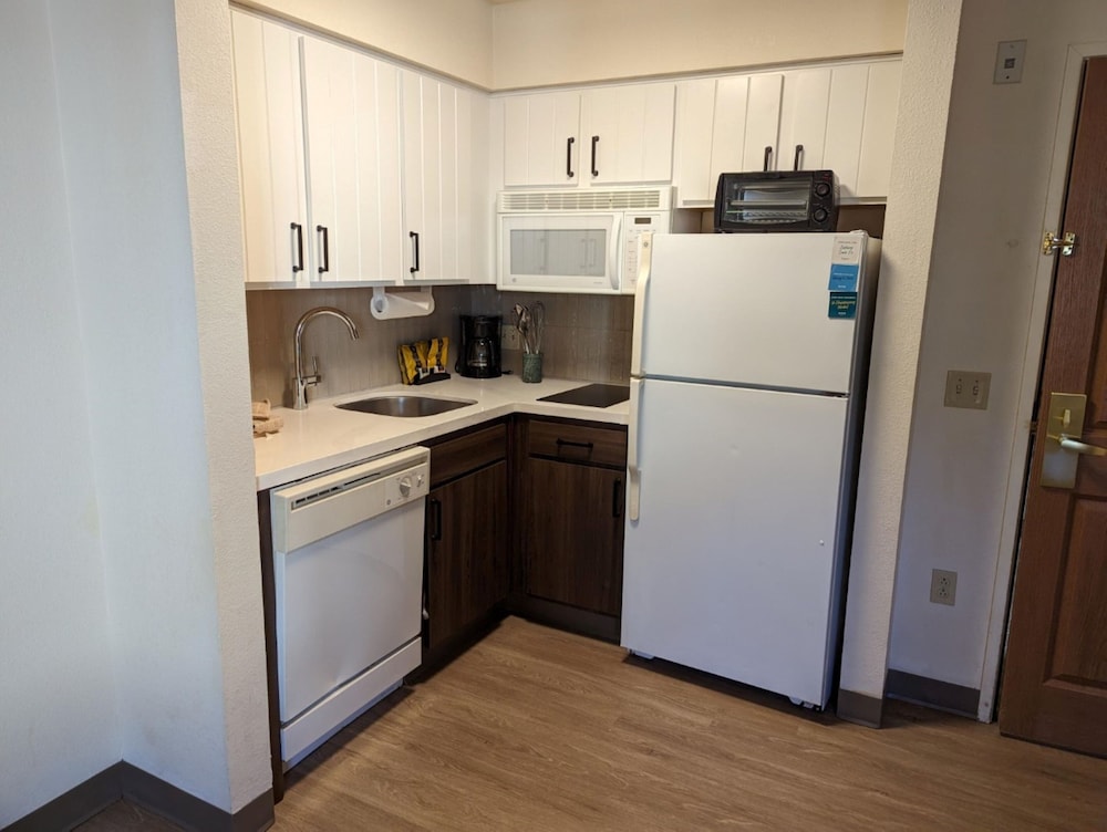 Suite, Multiple Beds - Photo 4