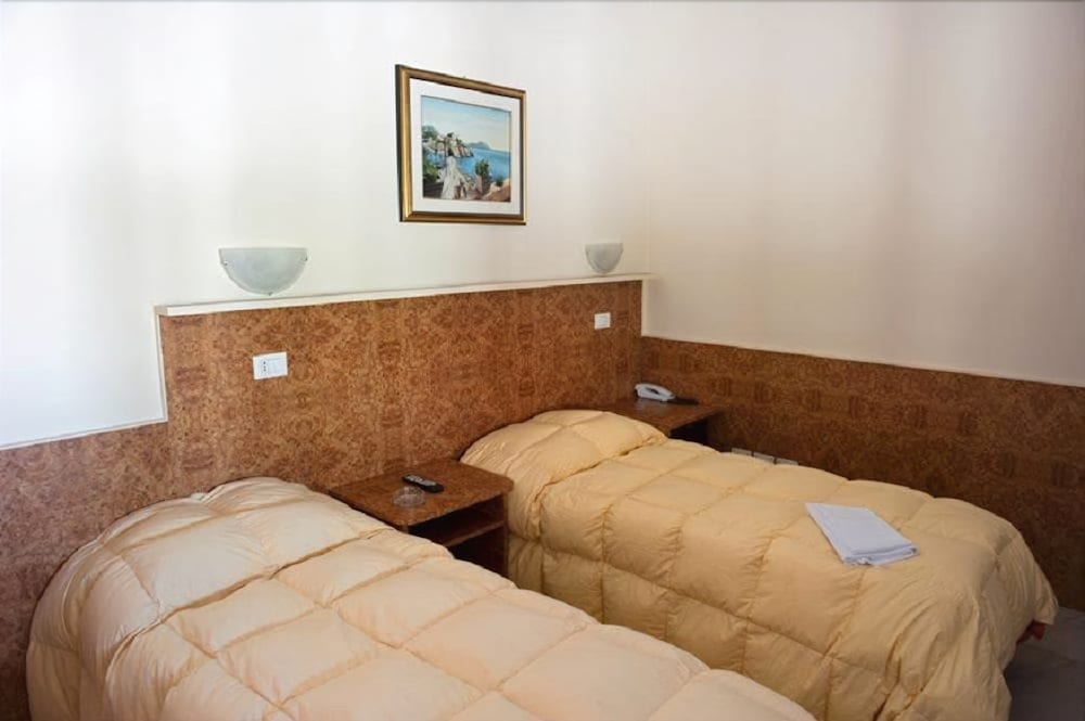 Economy Double Room photo 1