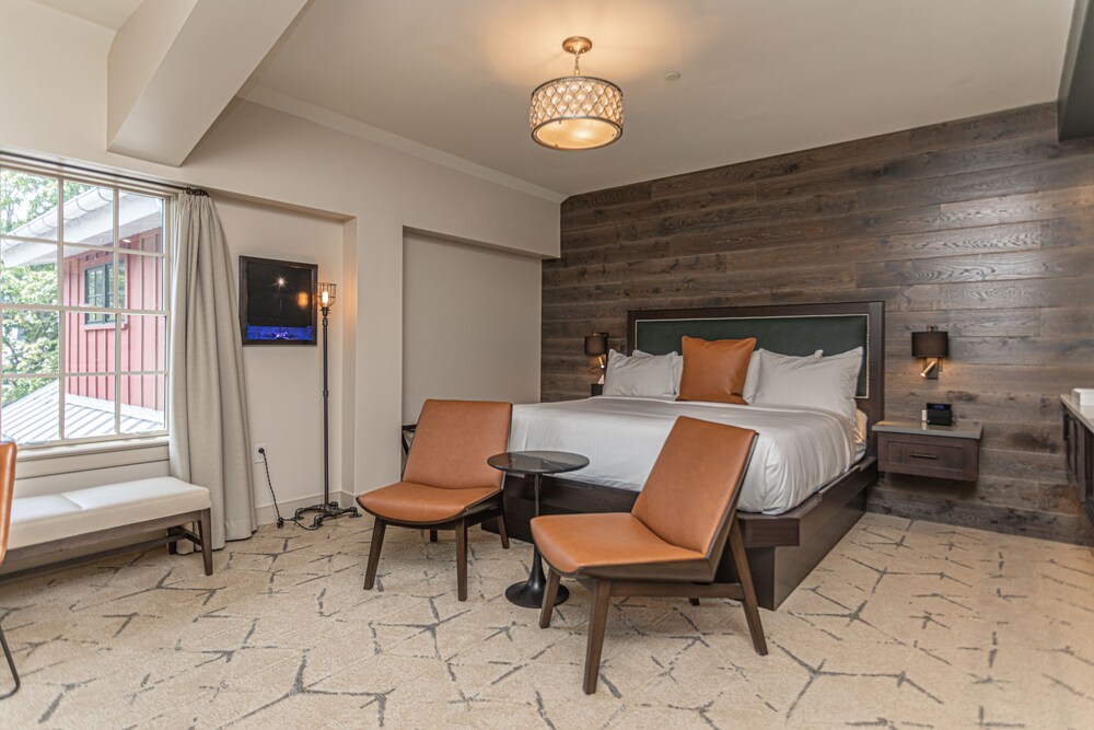 Luxury Street View Suite ADA photo 2