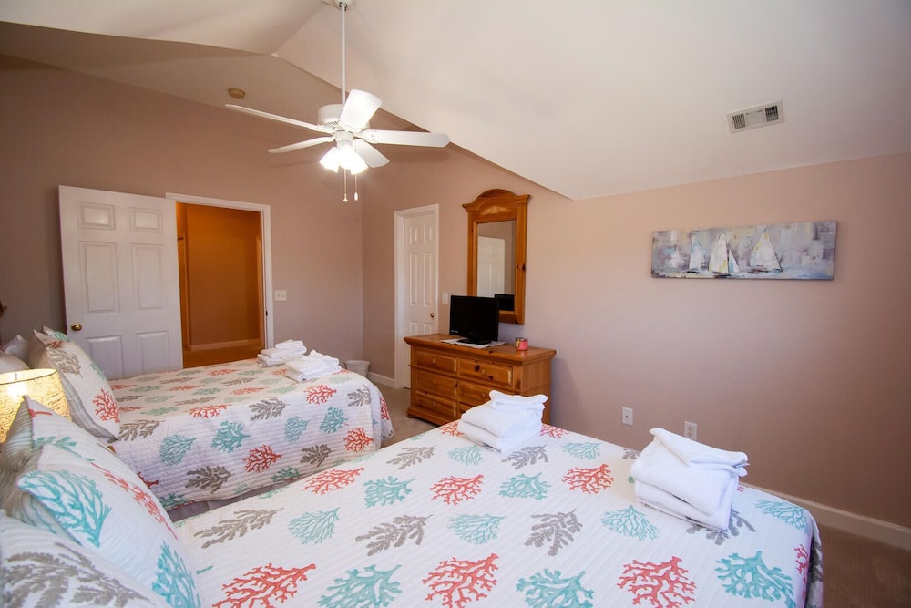 House, Multiple Beds, Kitchen photo 1