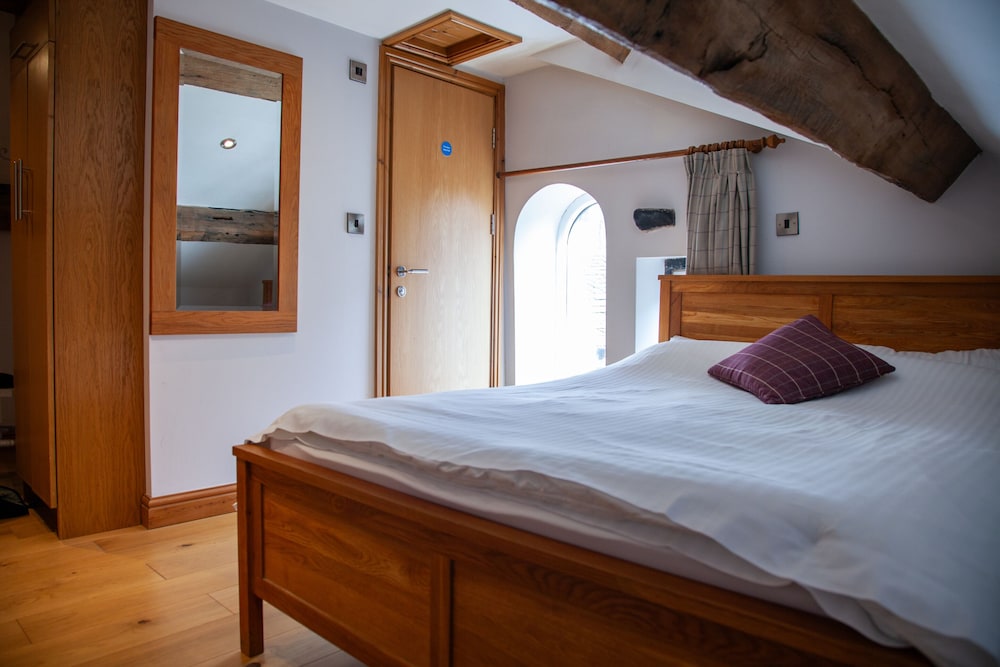 Basic Double Room, Ensuite photo 2