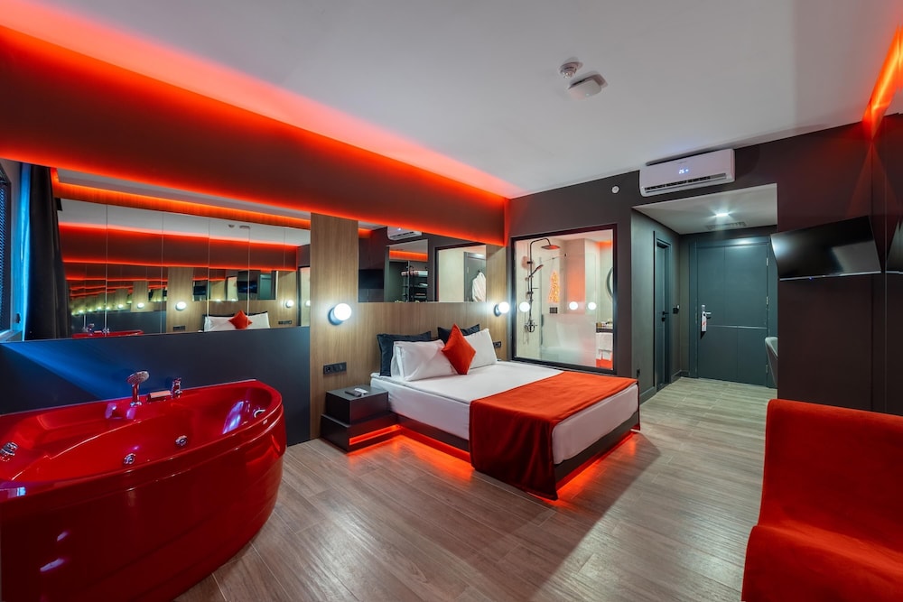 Romantic Room, Jetted Tub