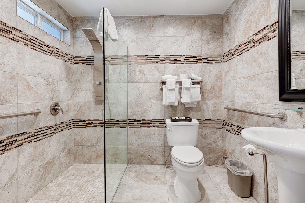 Room, 1 Queen Bed, Accessible, Patio (Pet Friendly) - Photo 5
