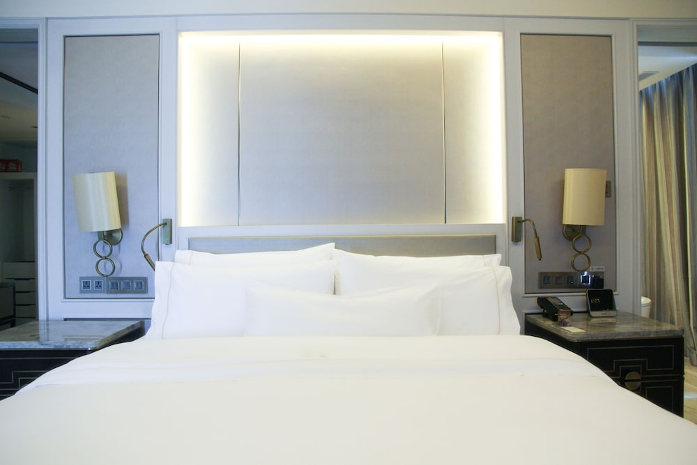 Club lounge access, 1 Bedroom Residential Suite, 1 King