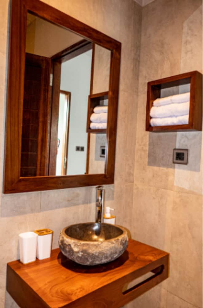 Deluxe Twin Room - Photo 9