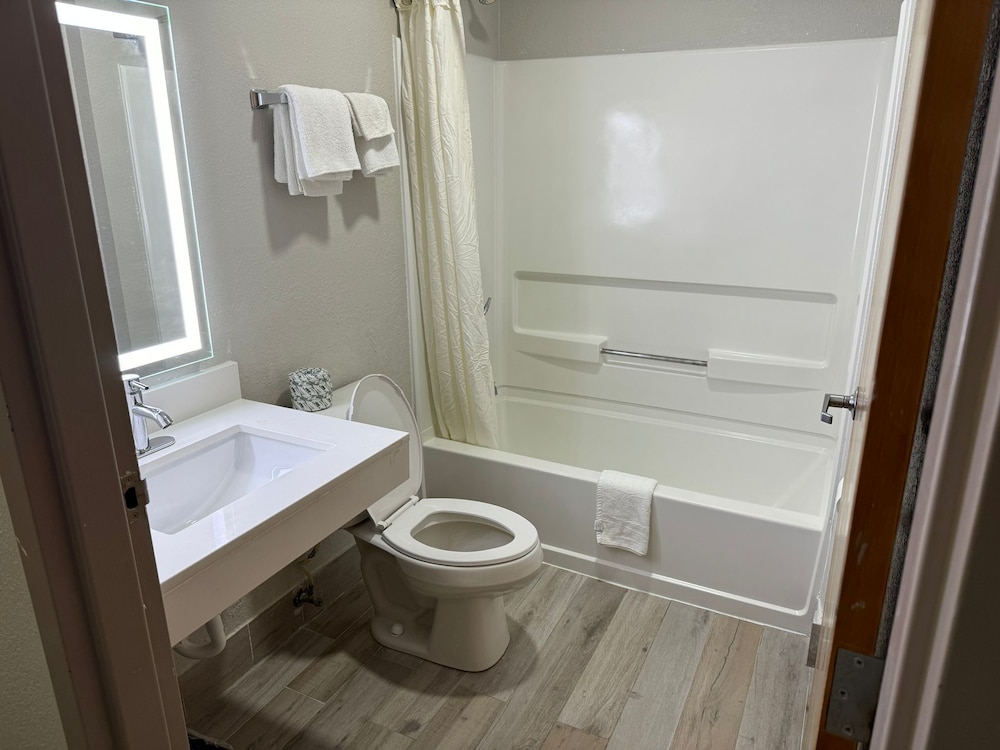 Room, 2 Queen Beds, Accessible, Non Smoking (Mobility, Bathub W/Grab Bars) photo 2