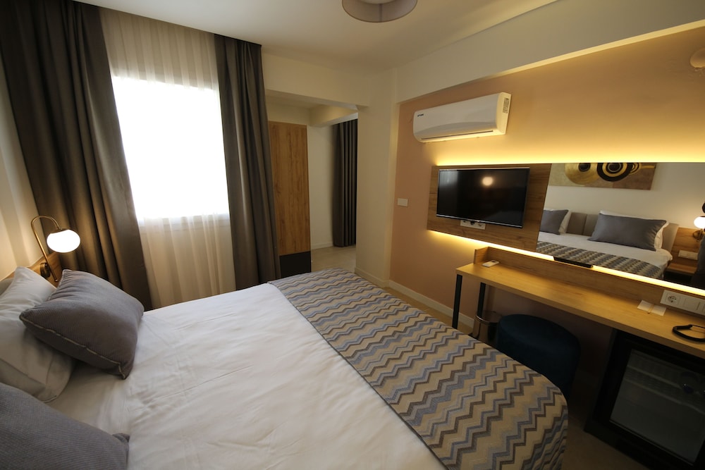 Comfort Suite, 1 Bedroom, City View - Photo 3