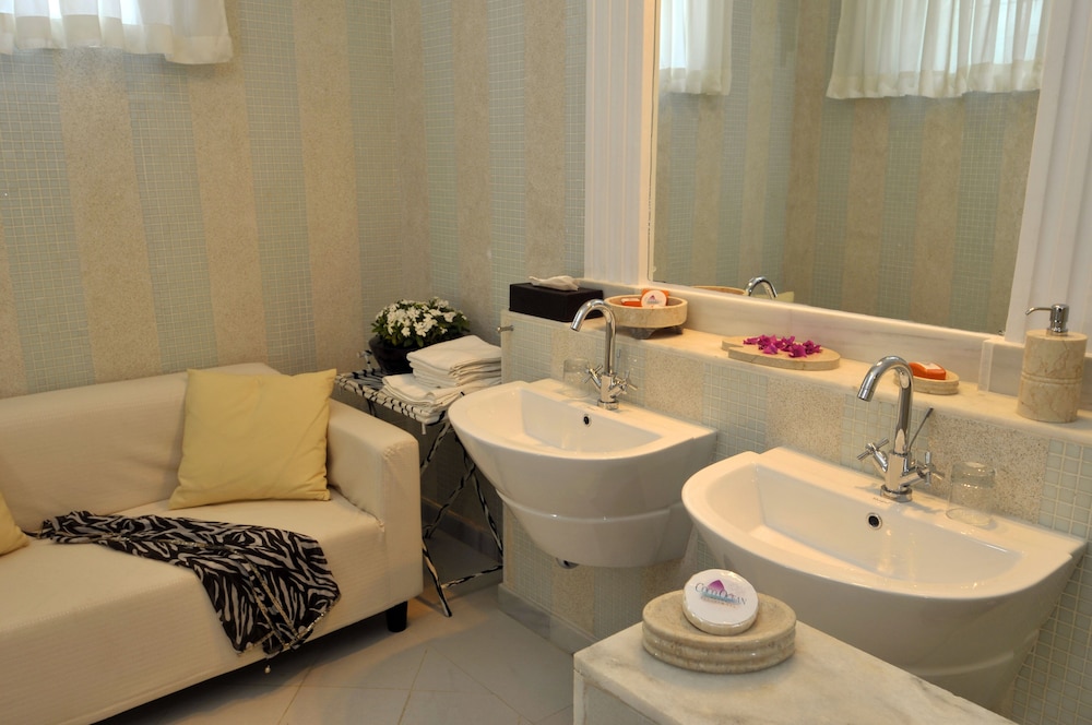 Royal Suite photo 2