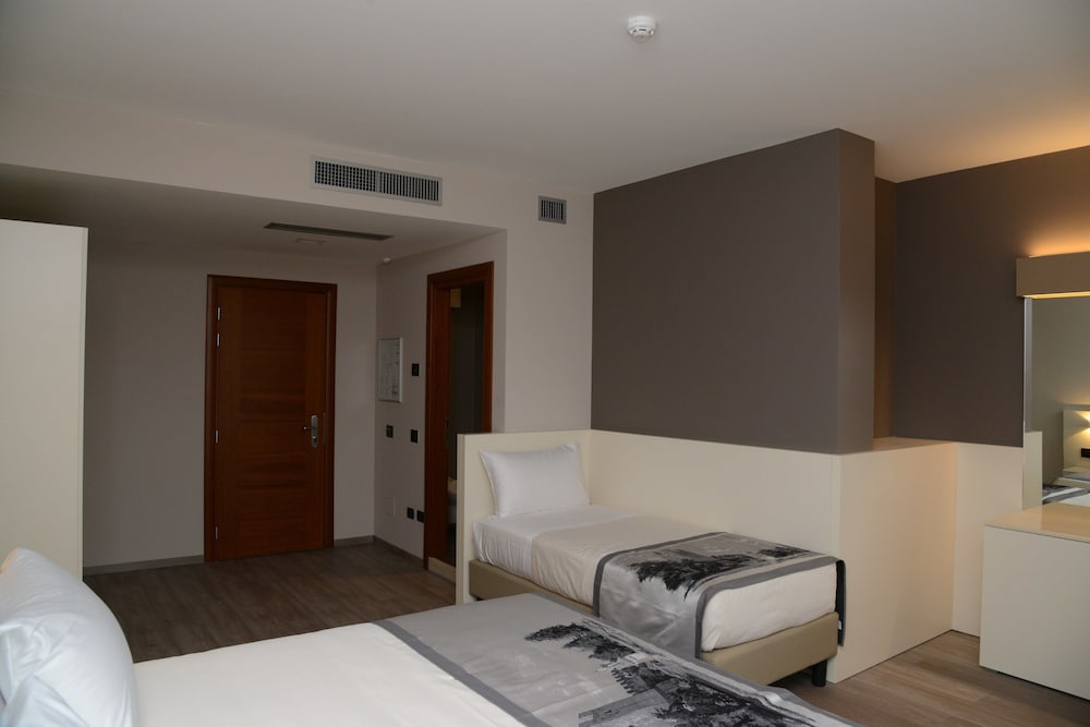Superior Twin Room - Photo 2