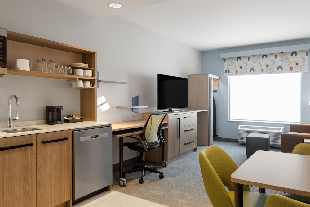 Suite, 1 Bedroom - Photo 2
