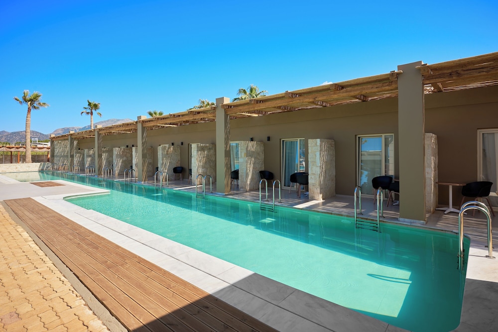 Superior Swim Up Sea View photo 2