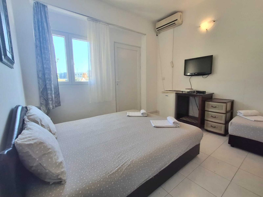 Classic Triple Room, Balcony