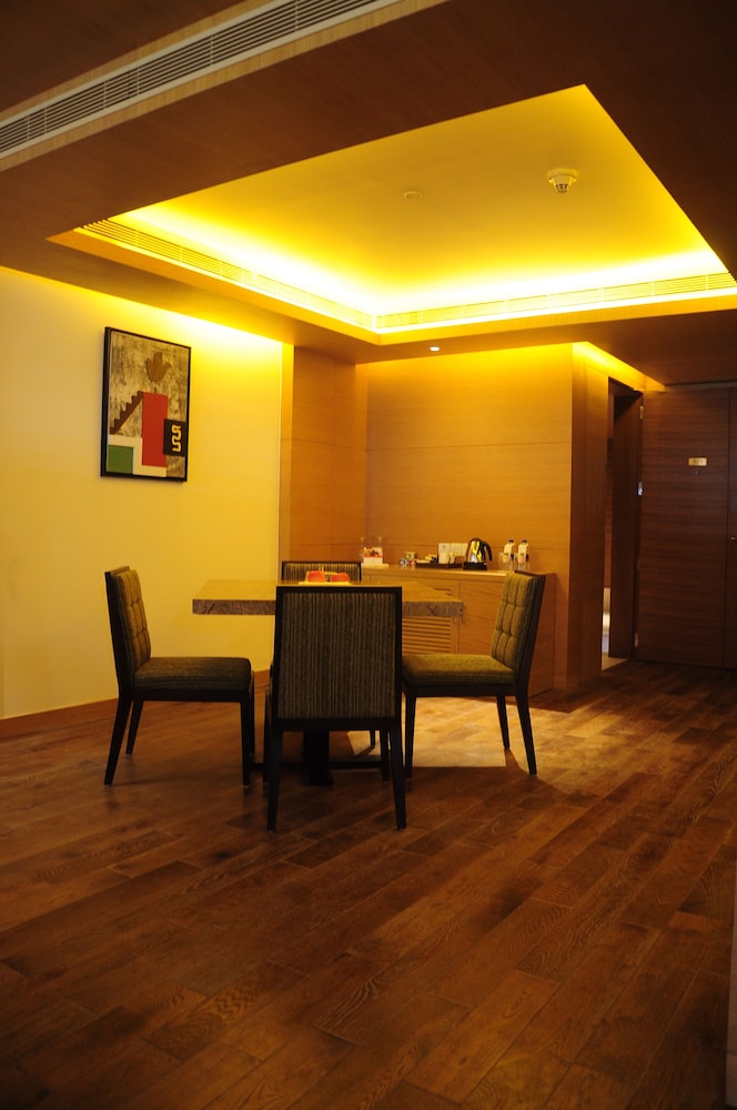 Executive Suite photo 2