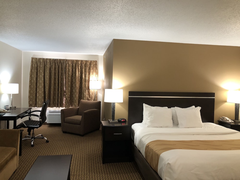 Suite, 1 King Bed with Sofa bed, Non Smoking (2 Person Sofa Bed) photo 2