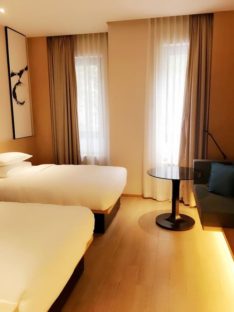 Deluxe Room, 2 Double Beds photo 3