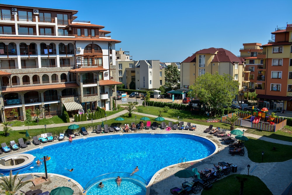 Deluxe Apartment, 1 Bedroom, Balcony, Pool View (Kitchenette ) photo 2