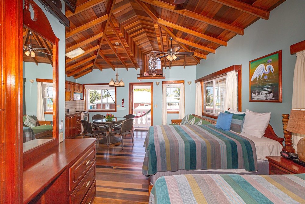 Premier Studio Suite, 2 Double Beds, Balcony, Partial Ocean View photo 2