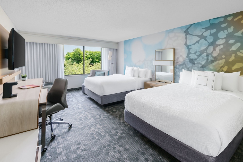 Room, 2 Queen Beds, Balcony - Photo 1