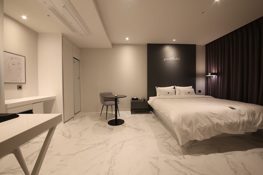Deluxe Double Room - Photo 1