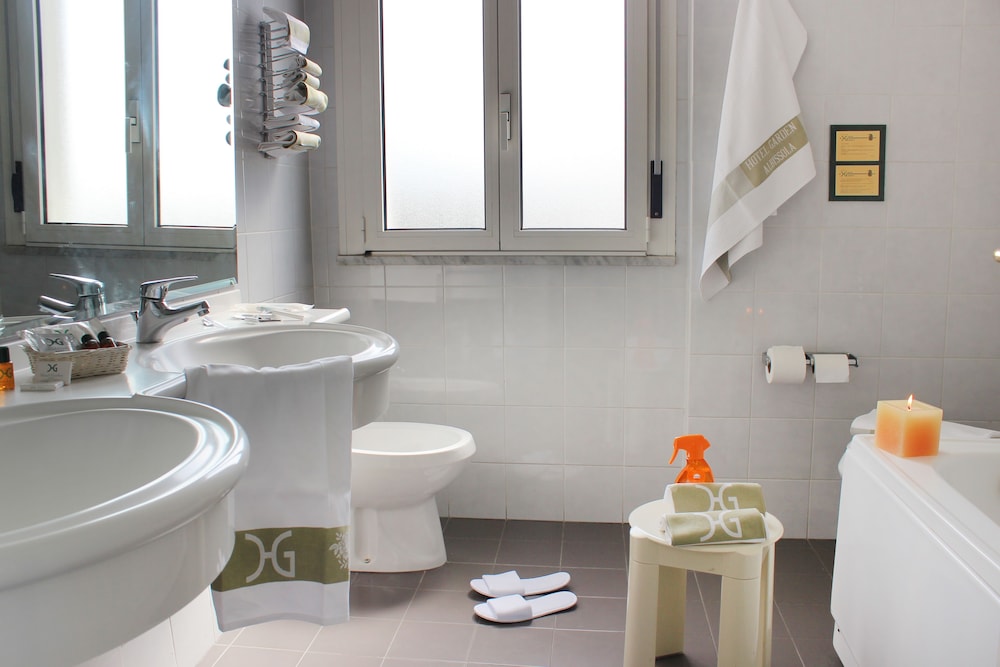 Standard Double or Twin Room - Photo 5