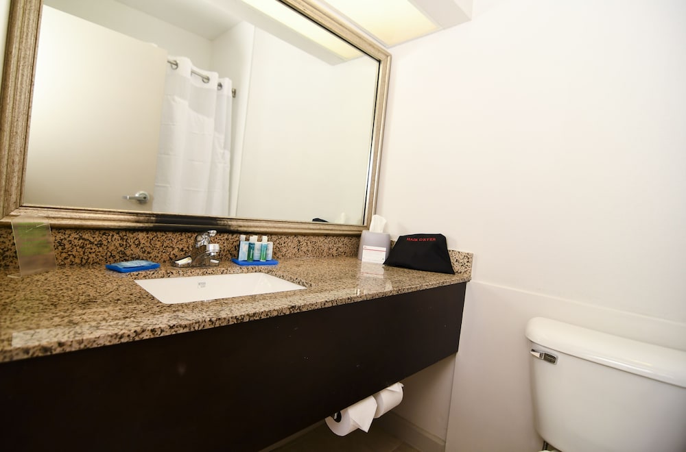 Standard Room, 2 Queen Beds - Photo 16