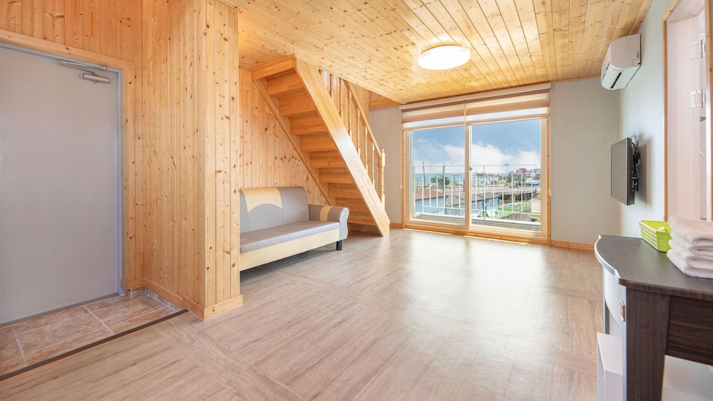 Basic Room, 1 Bedroom (Sole 301 (All-Season BBQ, 2 Beds)) - Photo 1