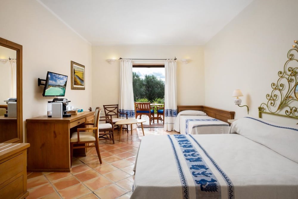 Deluxe Room - Photo 2