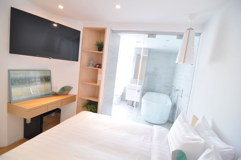 Grand Double Room, Bathtub, photo 7