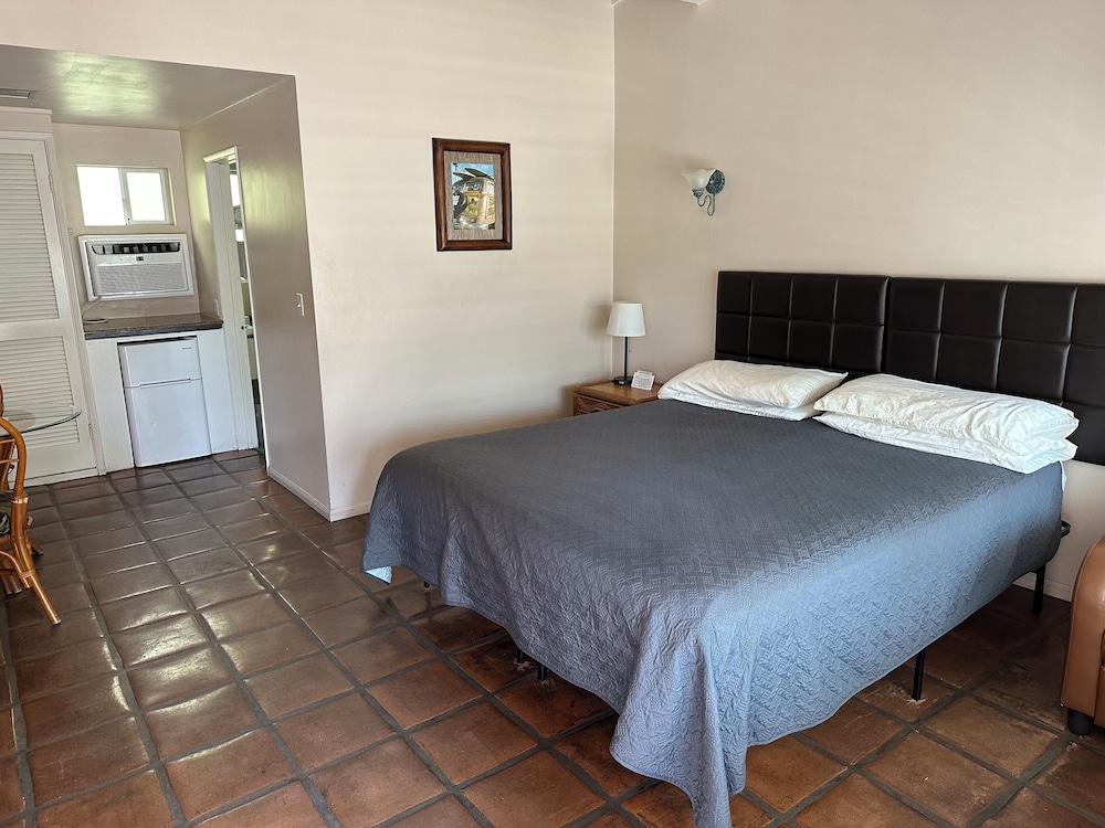 Comfort Twin Room, 1 King Bed, Non Smoking photo 1