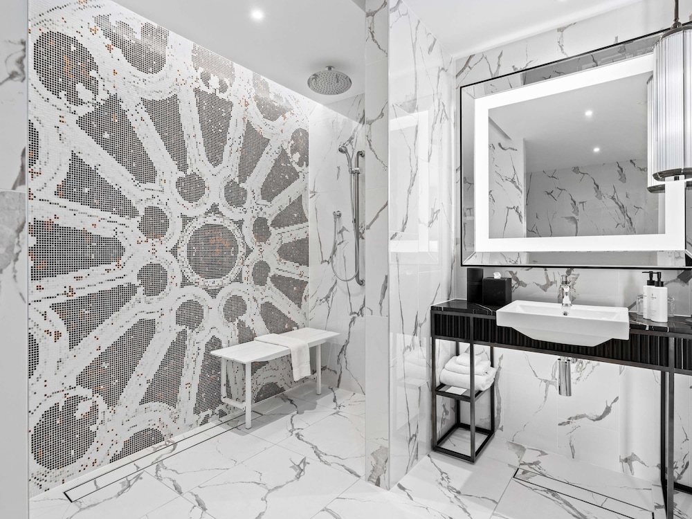 Club Suite, 1 King Bed, Accessible, Club Lounge Access