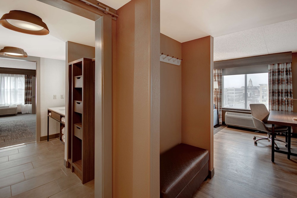 Suite, 1 King Bed, Accessible - Photo 8