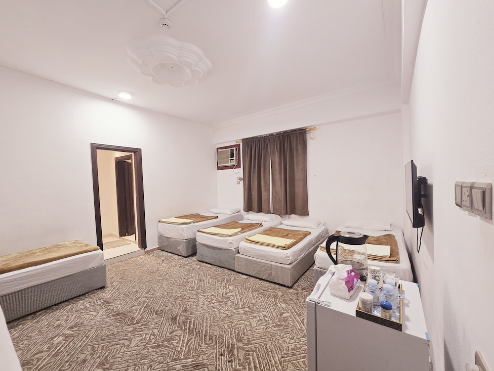 Family Room, City View photo 1