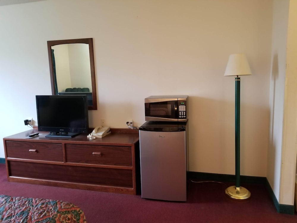 Standard Room, 2 Queen Beds, Non Smoking - Photo 7