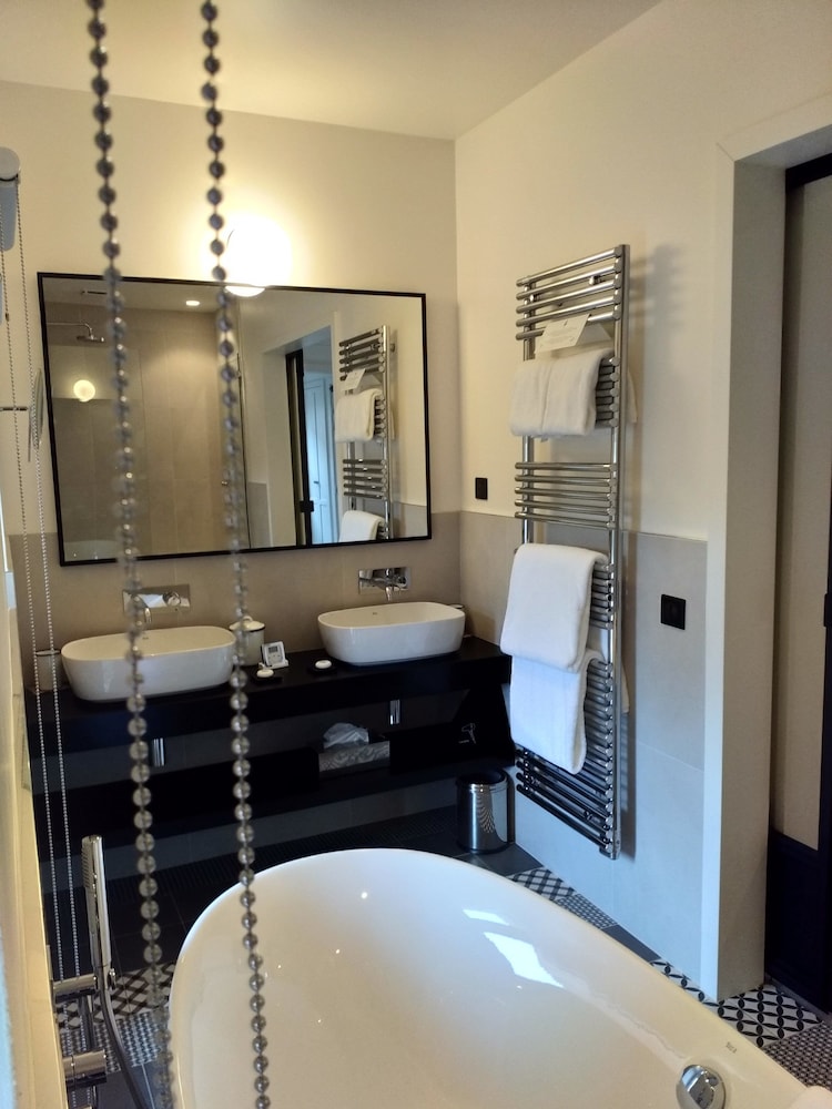 Deluxe Double or Twin Room, Partial Sea View (Poternes) - Photo 5