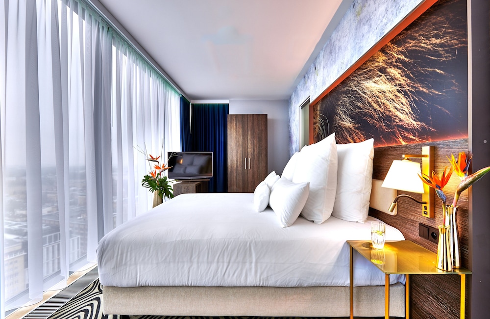 Junior Suite (NYX)