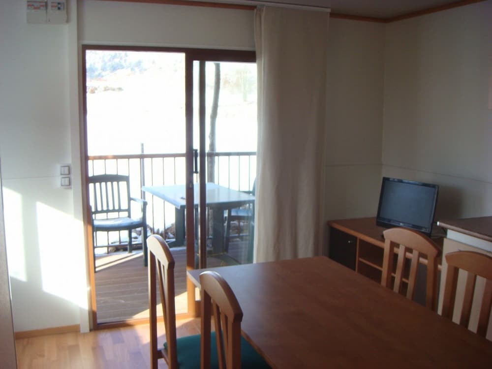 Comfort Bungalow, 2 Bedrooms, Terrace (Boix) photo 3