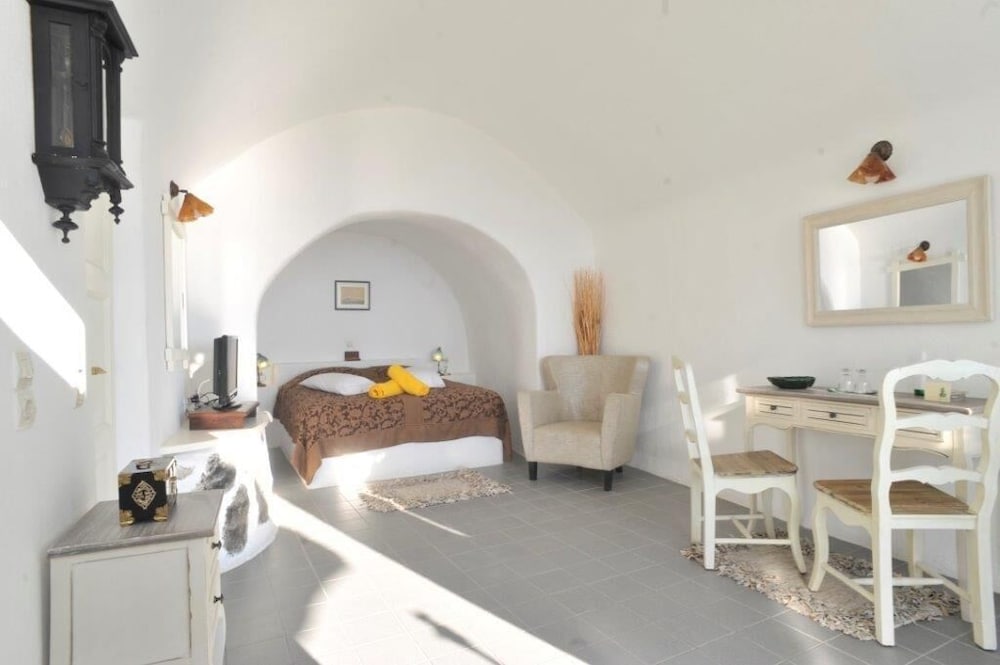 Junior Suite (Caldera View) - Photo 7