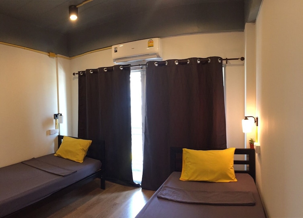 Basic Twin Room - Photo 2