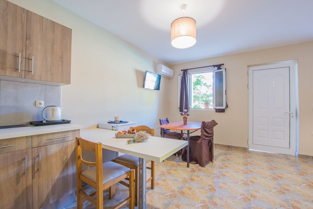 Family Apartment, Pool View, Ground Floor - Photo 4