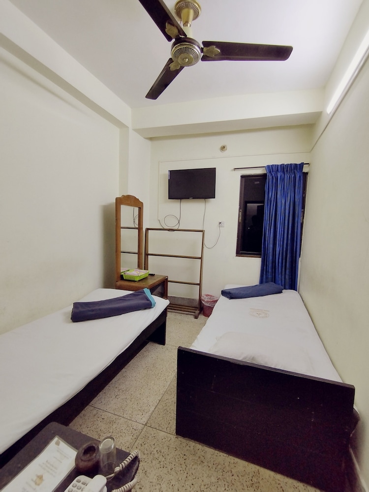 Economy Twin Room photo 1