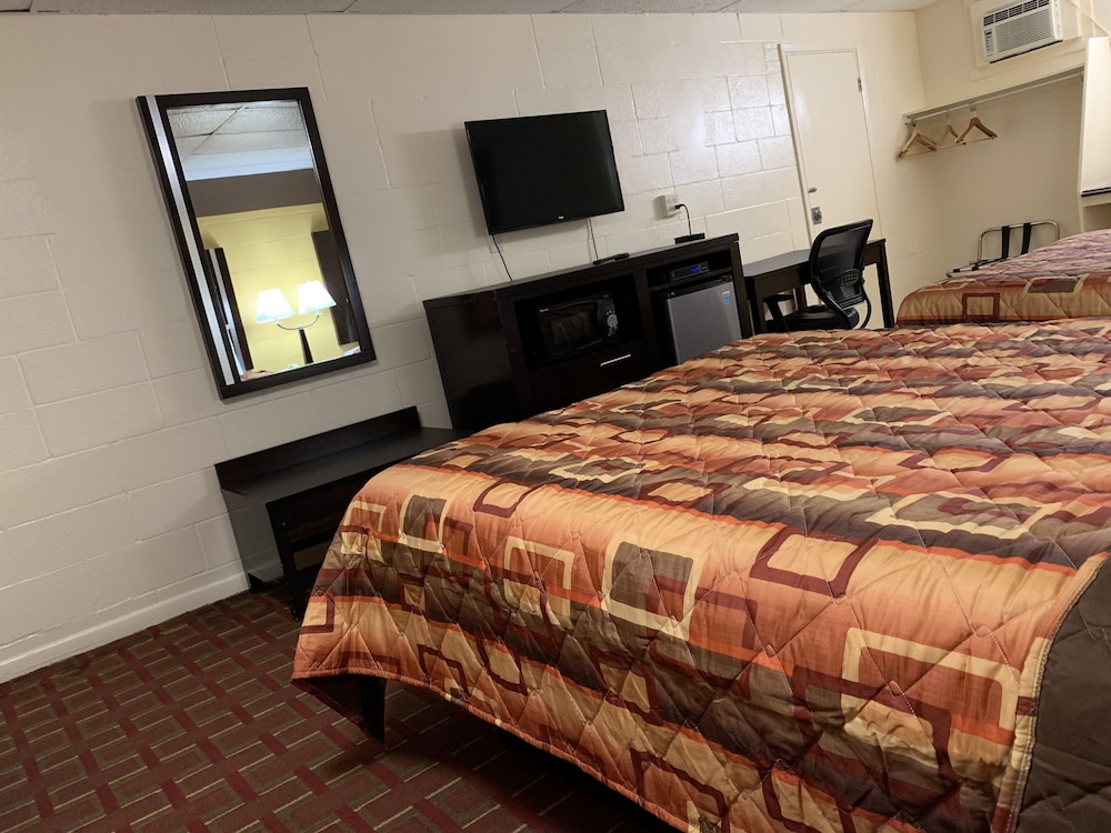 Standard Room, 2 Queen Beds, Non Smoking - Photo 4