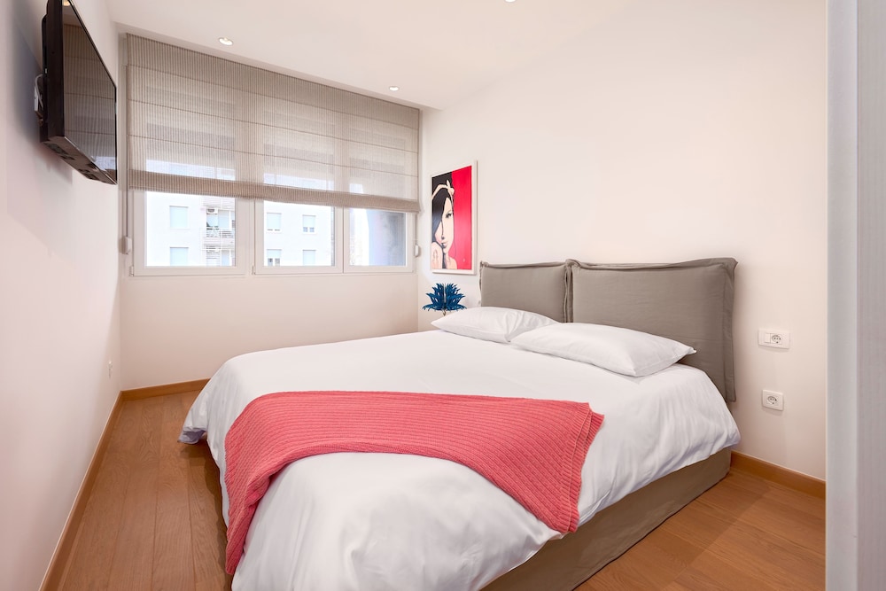 Grand Apartment, City View
