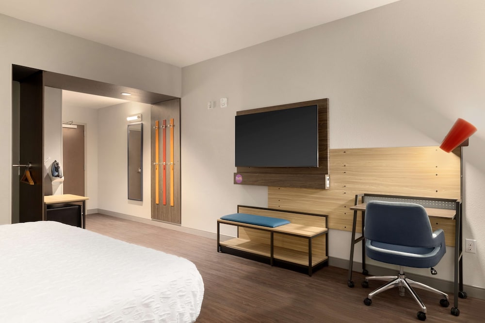 Room, 1 King Bed, Accessible, Bathtub (Hearing) - Photo 3