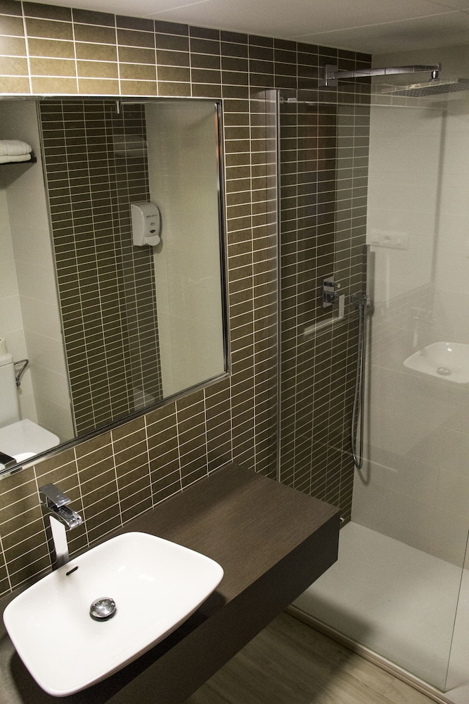 Standard Room (2 Adults) - Photo 4