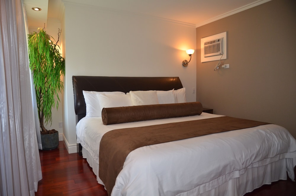 Suite, 1 King Bed, Jetted Tub photo 2