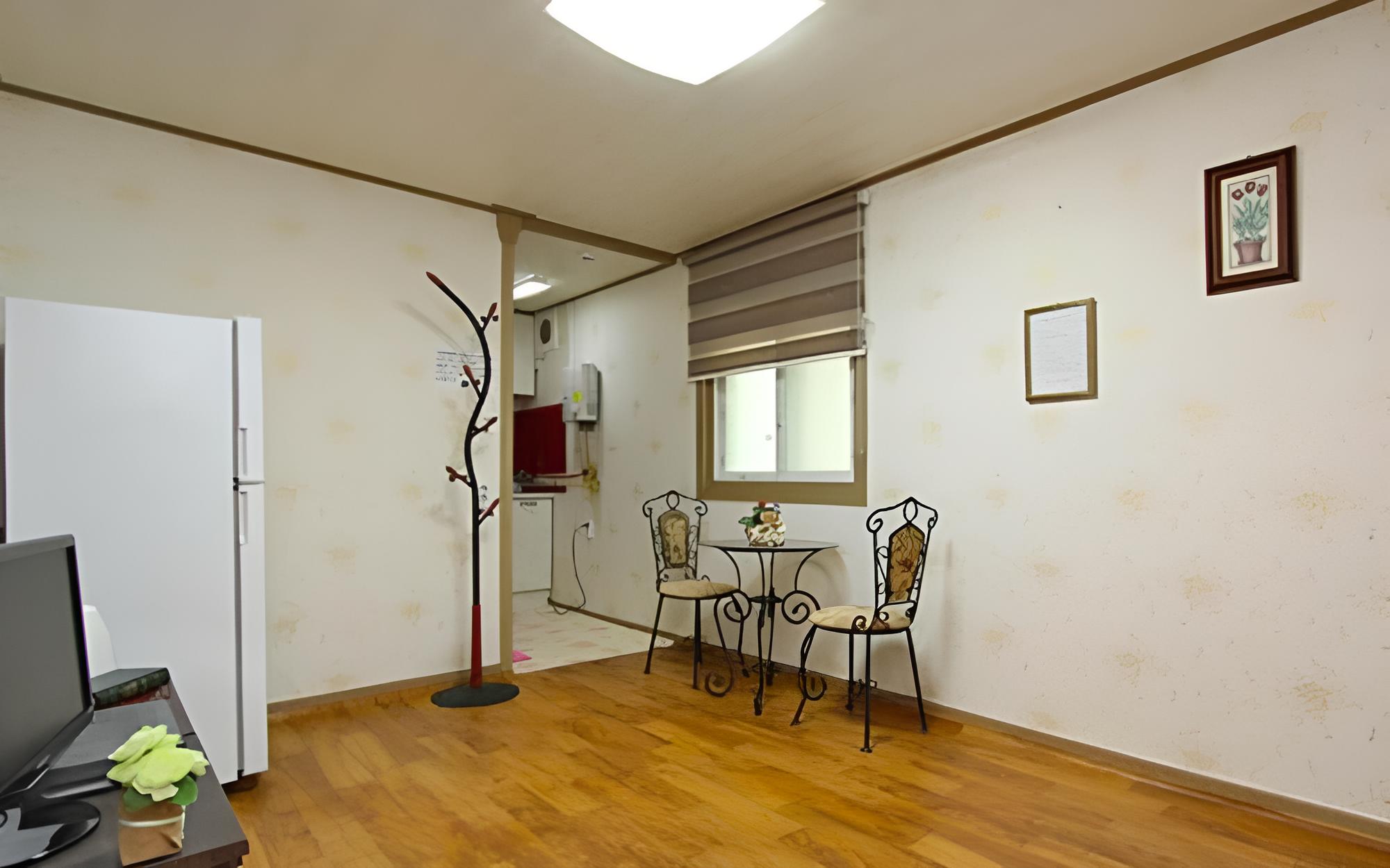 Room (Room 103 (separate building)-Reservat) - Photo 1